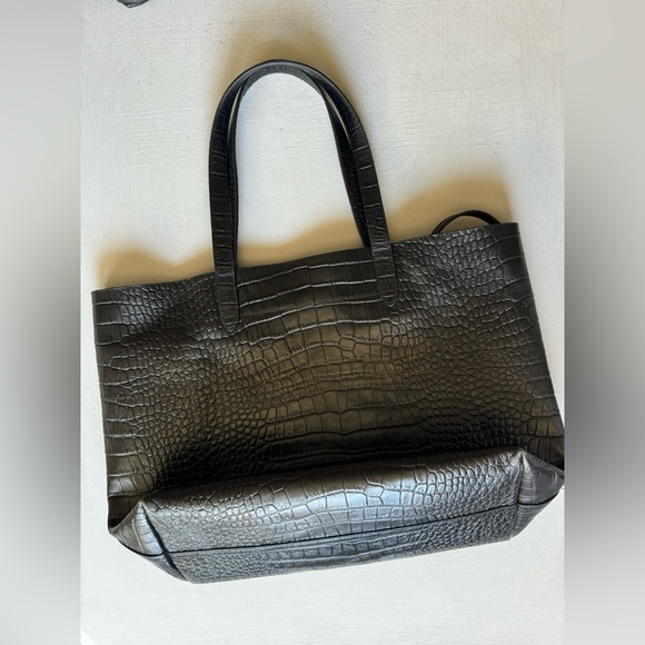 Cuyana Classic Structured Leather Tote Croc Embossed Black - Picture 7 of 17